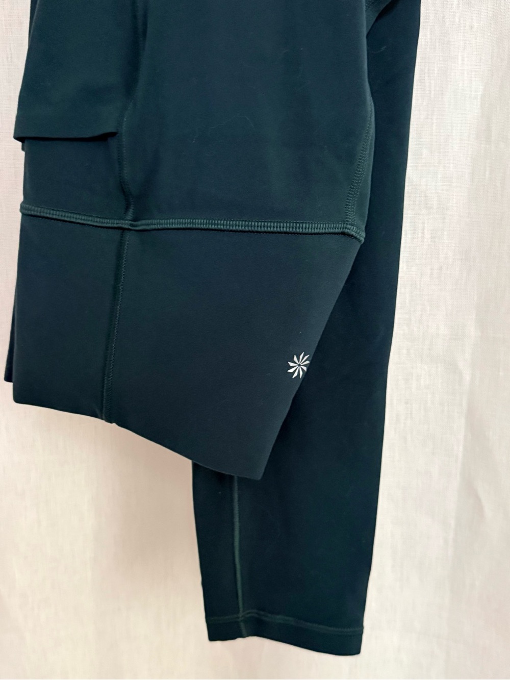 NWOT Athleta Salutation Stash 7/8 Leggings Womens M Forest Green 25" Yoga Pants